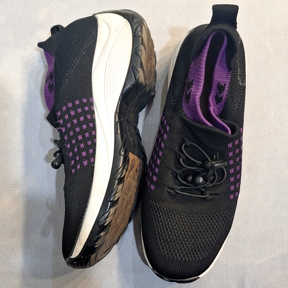 Orthofit Sport Shoe. Black and purple walking tennis shoes. Size 7.5.